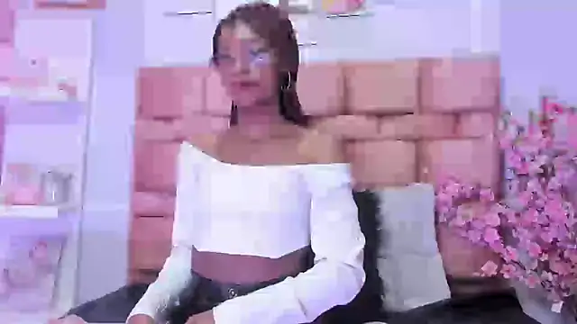 alix noa online show from October 11, 7:23 pm