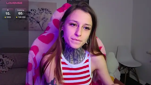 Snapshot of LilithPoison chatting on October 3, 6:05 pm LilithPoison online show from October 3, 6:05 pm