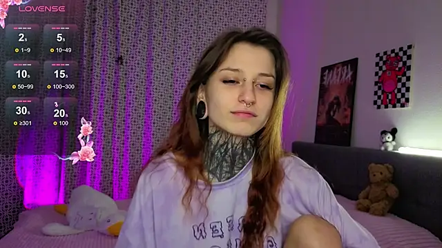 Snapshot of LilithPoison chatting on October 17, 6:10 pm LilithPoison online show from October 17, 6:10 pm