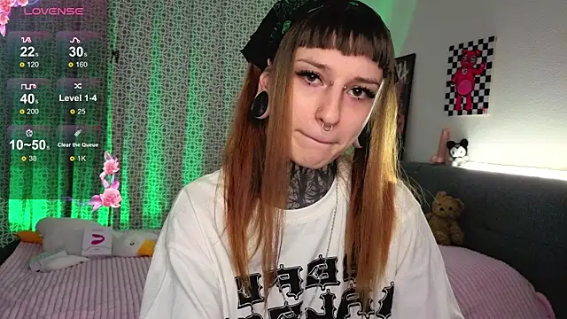 Snapshot of LilithPoison chatting on October 23, 6:06 pm LilithPoison online show from October 23, 6:06 pm