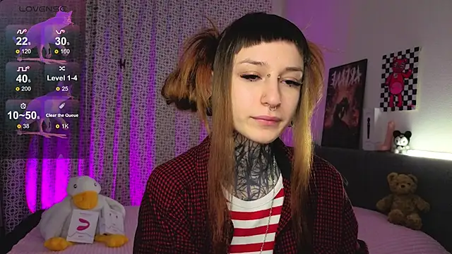 Snapshot of LilithPoison chatting on November 2, 8:33 pm LilithPoison online show from November 2, 8:33 pm