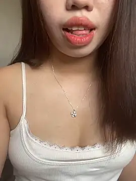 Snapshot of Rose-babyx chatting on April 13, 8:20 am Rose-babyx online show from April 13, 8:20 am