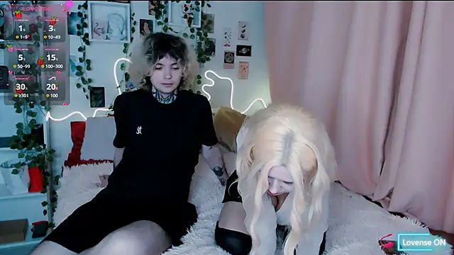 Snapshot of meow_on_da_cam chatting on November 3, 9:27 pm meow on da cam online show from November 3, 9:27 pm