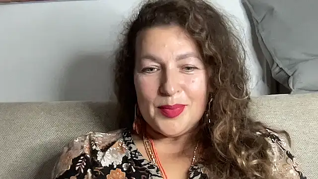 Elviora online show from October 7, 7:55 pm