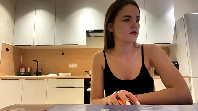 FavorLeila online show from September 19, 3:02 pm