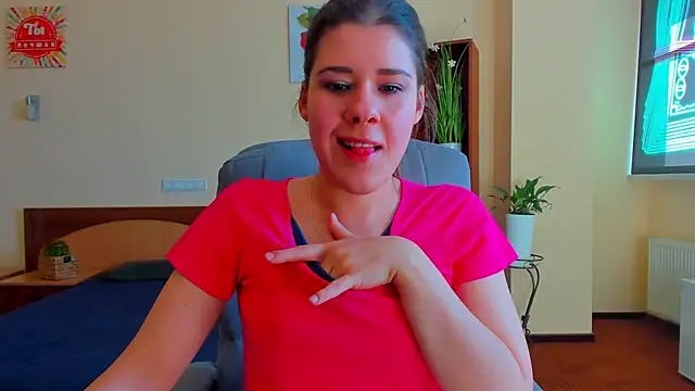 Snapshot of Joannia chatting on October 5, 8:45 am Joannia online show from October 5, 8:45 am