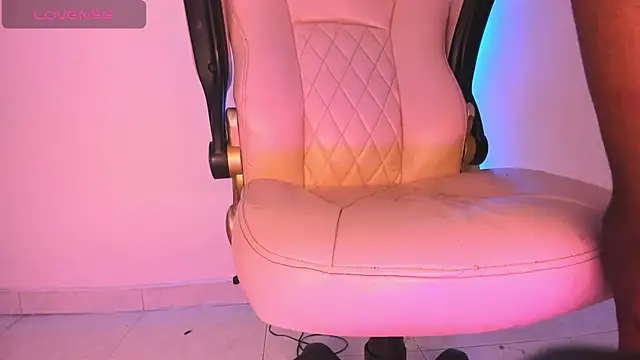 Mia royal online show from December 1, 10:15 pm