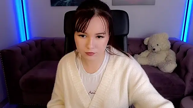 Aurora Gilbert online show from September 18, 11:01 am