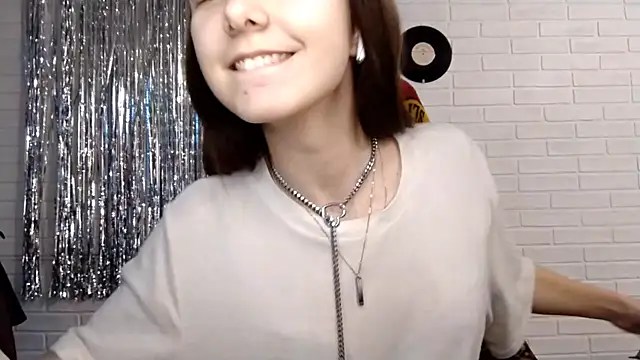 StarlightVeil online show from September 18, 3:25 pm