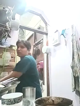 Snapshot of aliya-jaan71 chatting on March 25, 6:36 pm aliya-jaan71 online show from March 25, 6:36 pm