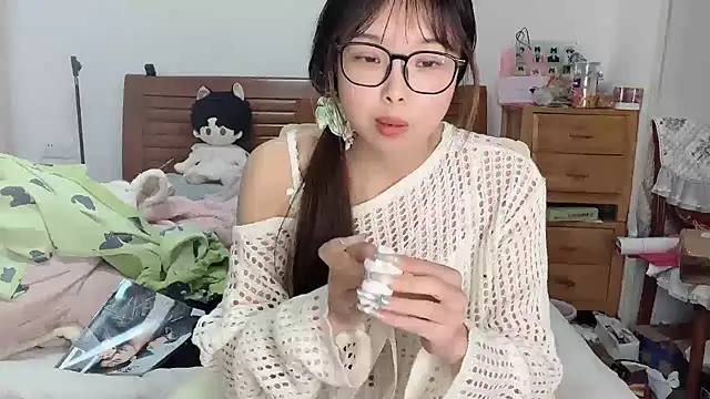 Akong11 online show from November 30, 2:43 pm