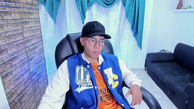 Hunteer Boy online show from September 30, 7:52 pm