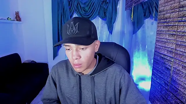 Hunteer Boy online show from October 2, 7:32 pm