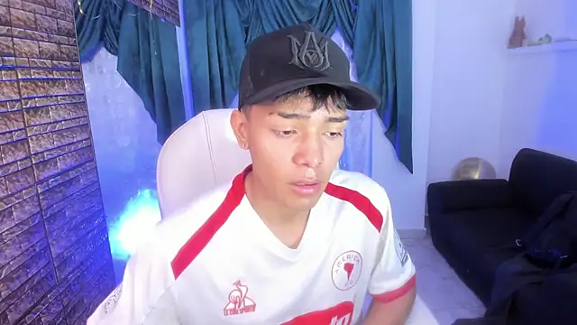 Hunteer Boy online show from October 7, 8:28 pm