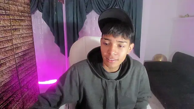 Hunteer Boy online show from October 9, 7:45 pm