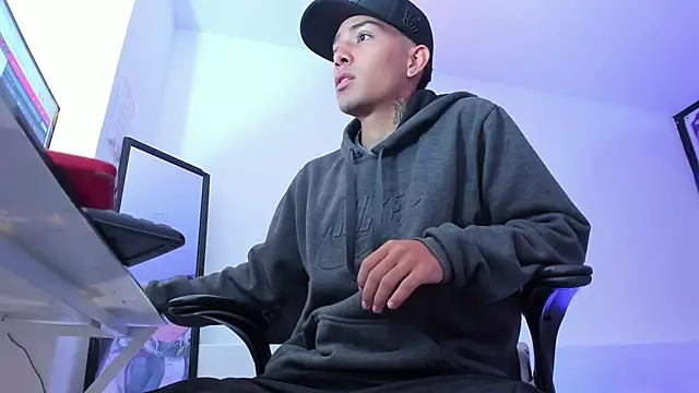 Hunteer Boy online show from October 13, 7:14 pm