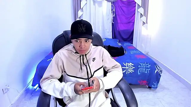 Hunteer Boy online show from October 18, 1:23 pm