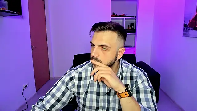 Snapshot of Jace_Thorne chatting on November 17, 6:46 pm Jace Thorne online show from November 17, 6:46 pm