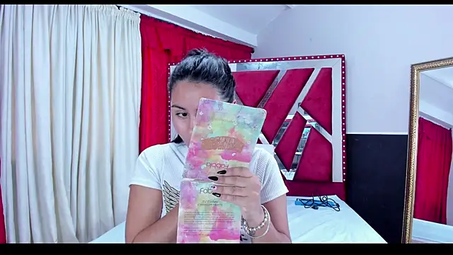 Snapshot of Luna021_1 chatting on October 10, 8:30 pm Luna021 1 online show from October 10, 8:30 pm