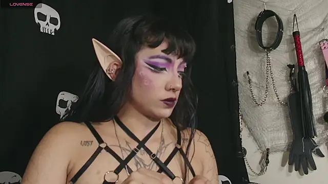 agathaaiko6 online show from October 25, 1:35 am