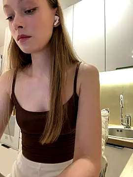 FriendlyFire 18 online show from September 25, 5:27 pm