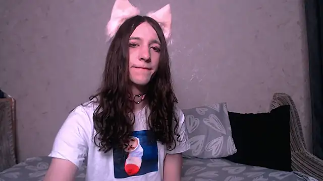 Snapshot of SilverMuse_ chatting on October 6, 1:03 am SilverMuse online show from October 6, 1:03 am