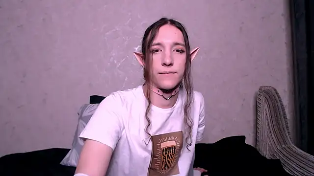 Snapshot of SilverMuse_ chatting on October 23, 2:55 am SilverMuse online show from October 23, 2:55 am