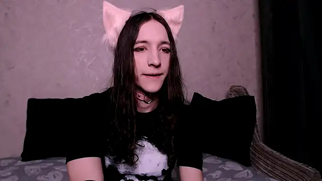 Snapshot of SilverMuse_ chatting on October 27, 2:15 am SilverMuse online show from October 27, 2:15 am