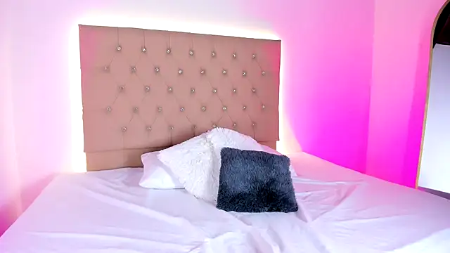 Hayley  Roberts online show from October 17, 6:54 pm