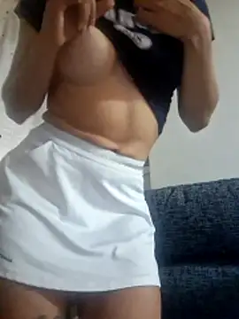 Snapshot of Lauraxxsteen chatting on May 2, 4:01 pm Lauraxxsteen online show from May 2, 4:01 pm
