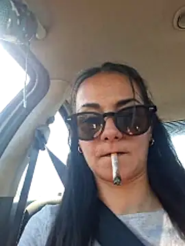 Snapshot of Lauraxxsteen chatting on May 23, 3:05 pm Lauraxxsteen online show from May 23, 3:05 pm