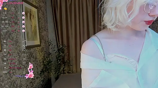 AlettaEve online show from October 4, 3:10 pm