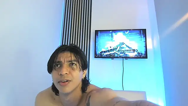 Snapshot of toji_luxxer chatting on September 29, 6:07 am toji luxxer online show from September 29, 6:07 am