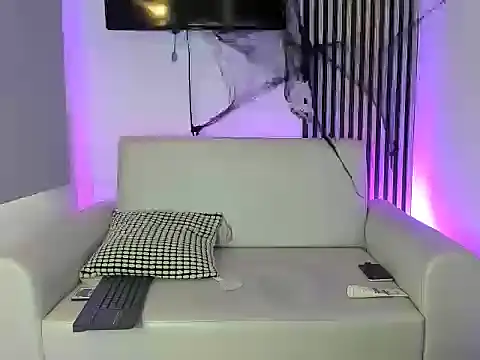 Snapshot of toji_luxxer chatting on October 26, 8:15 pm toji luxxer online show from October 26, 8:15 pm