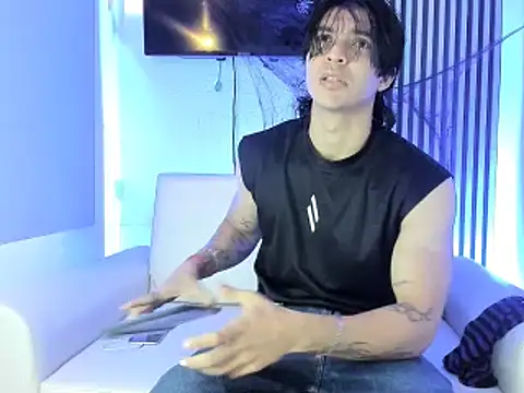 Snapshot of toji_luxxer chatting on October 27, 8:57 pm toji luxxer online show from October 27, 8:57 pm