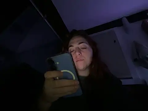 Snapshot of PeridotPrincessOfficial chatting on December 16, 10:37 pm PeridotPrincessOfficial online show from December 16, 10:37 pm