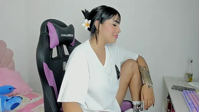 Snapshot of evelynrojas chatting on November 28, 2:03 am evelynrojas online show from November 28, 2:03 am