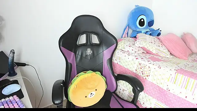 Snapshot of evelynrojas chatting on March 17, 12:15 am evelynrojas online show from March 17, 12:15 am