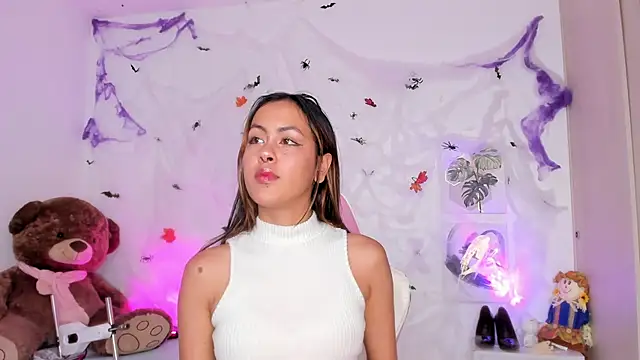 Snapshot of Susy_spark chatting on November 6, 10:43 pm Susy spark online show from November 6, 10:43 pm