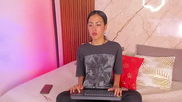 Snapshot of Susy_spark chatting on January 17, 12:48 am Susy spark online show from January 17, 12:48 am