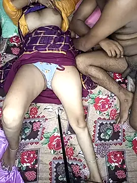 Snapshot of Romantic_couple89 chatting on September 24, 4:43 pm Romantic couple89 online show from September 24, 4:43 pm