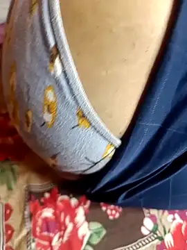 Snapshot of Romantic_couple89 chatting on October 6, 4:48 pm Romantic couple89 online show from October 6, 4:48 pm