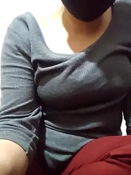 Snapshot of Romantic_couple89 chatting on December 18, 6:08 am Romantic couple89 online show from December 18, 6:08 am