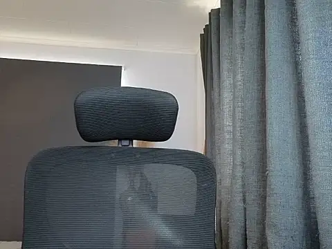 ZoeyJohnson online show from May 11, 11:46 pm