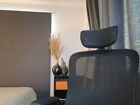 ZoeyJohnson online show from May 16, 3:36 am