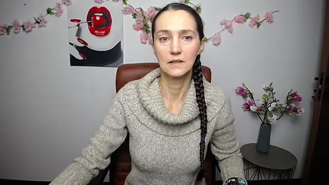 TayaFinch online show from November 7, 1:11 pm