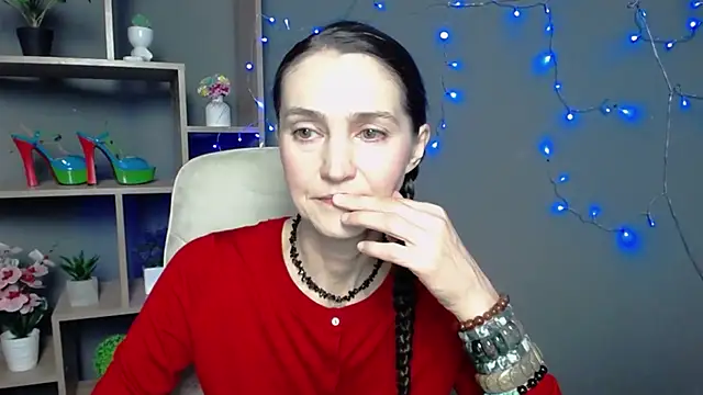 TayaFinch online show from November 18, 1:15 pm