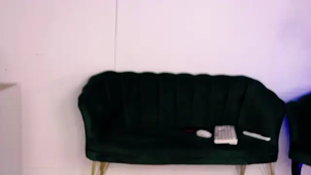 Snapshot of AmiraRees chatting on October 4, 6:44 am AmiraRees online show from October 4, 6:44 am