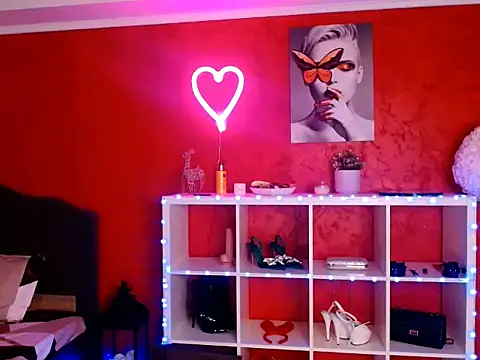 SuzanStacks online show from September 25, 6:17 am