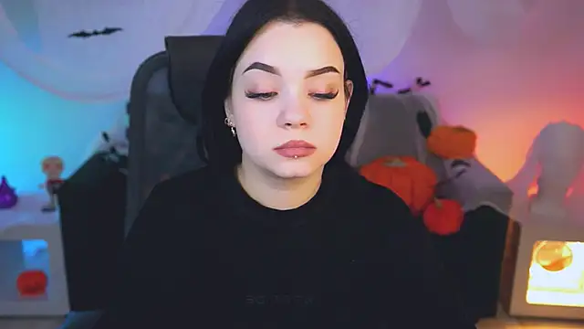 leslierowe  online show from October 19, 11:44 am